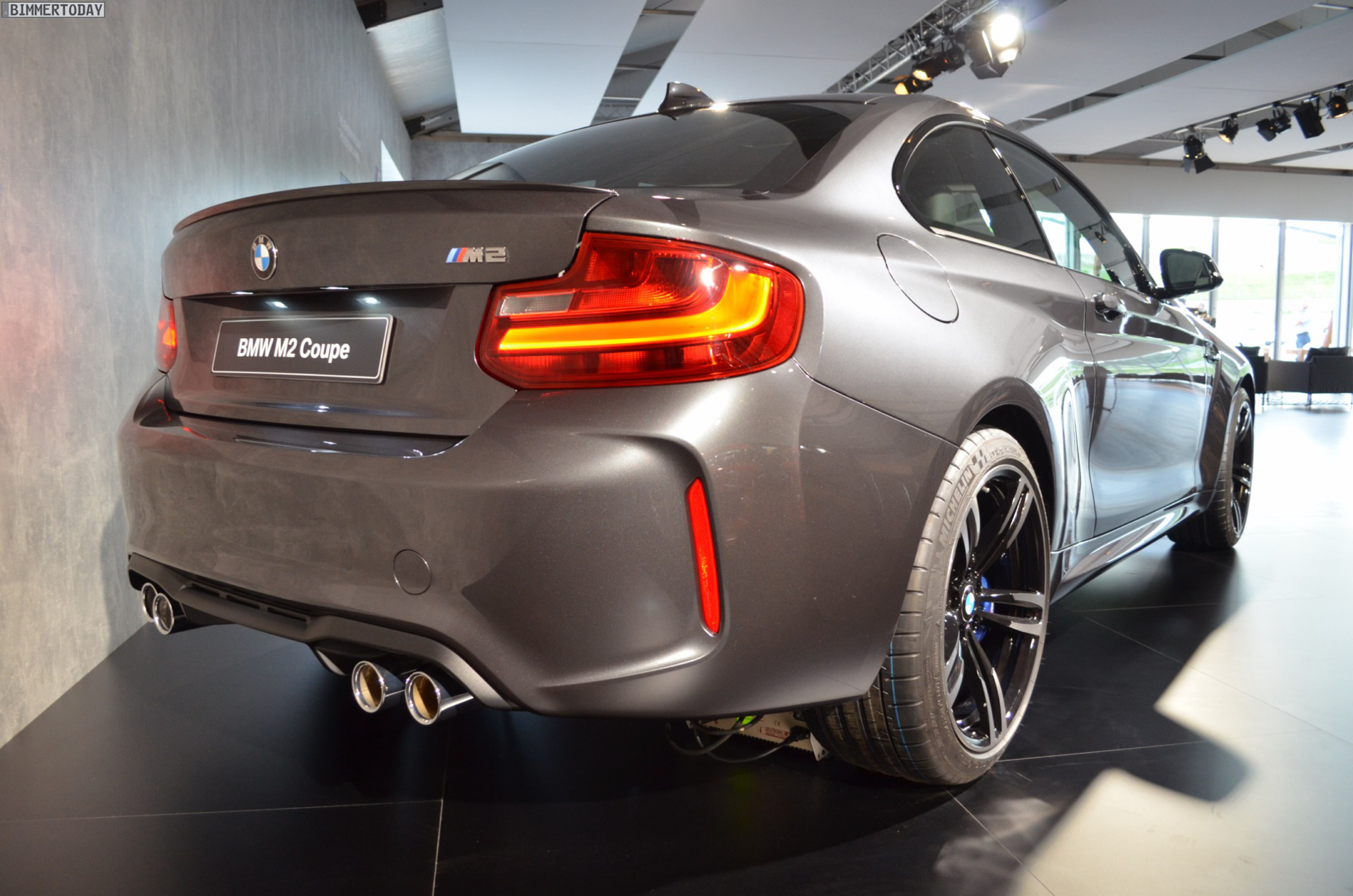 Name:  BMW-M2-Mineralgrau-F87-Mineral-Grey-05.jpg
Views: 33672
Size:  653.5 KB