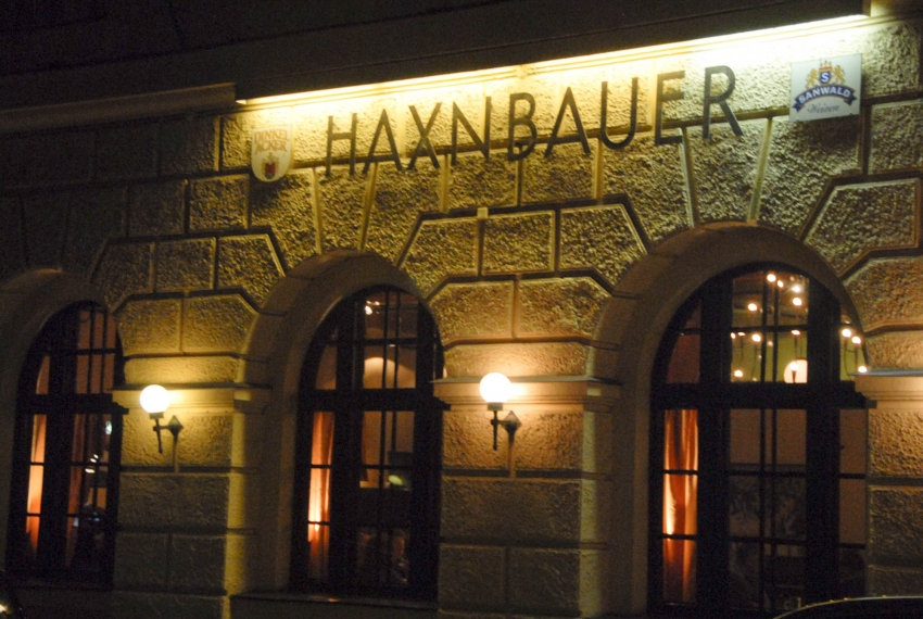 Name:  Haxnbauer im Scholastikahaus .jpg
Views: 12034
Size:  412.3 KB